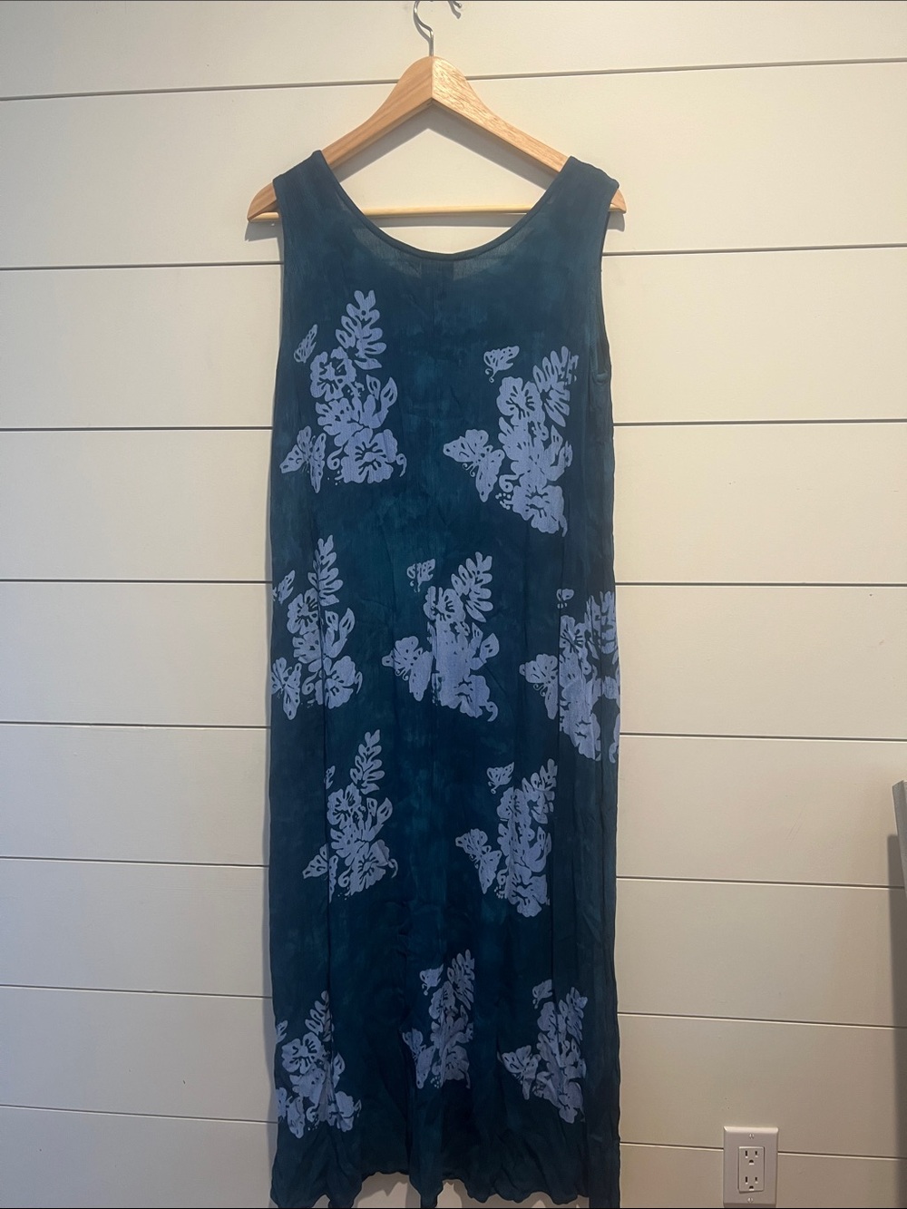 Pineapple moon Sleeveless Teal/Blue two toned Floral Maxi Dress - - Picture 3 of 6
